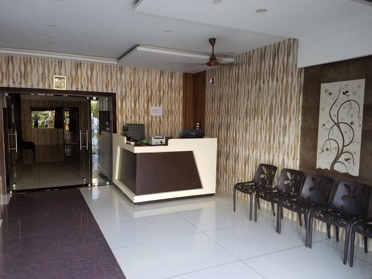 Venky'S Delight Hotel Rājahmundry Exterior foto